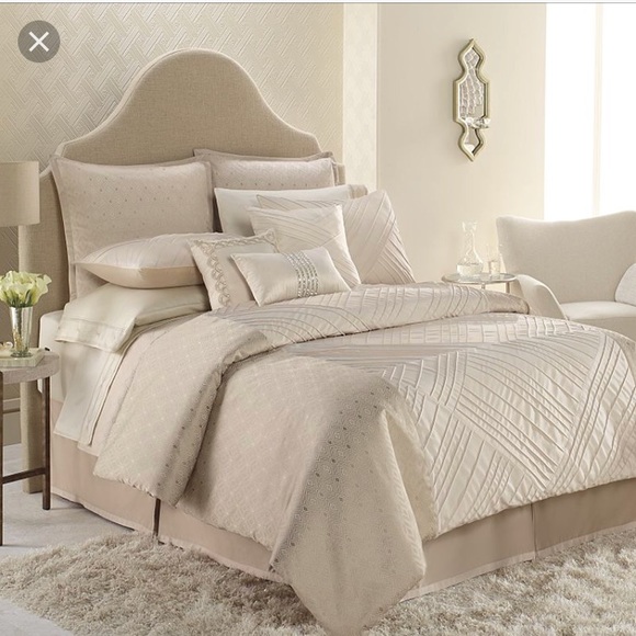 Jennifer Lopez King Comforter 4 Piece 